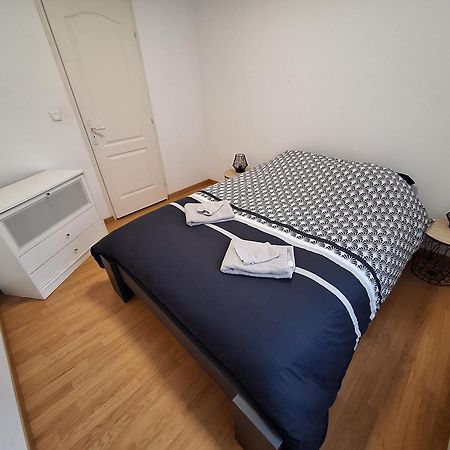 Le-Bon-Appart De Plain-Pied Avec Terrasse Auxonne Exterior foto
